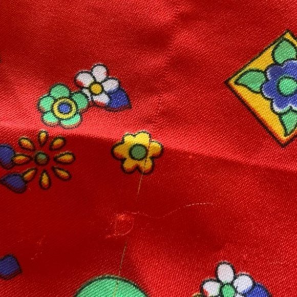 Small Square Patterned Scarf Red - Picture 4 of 4